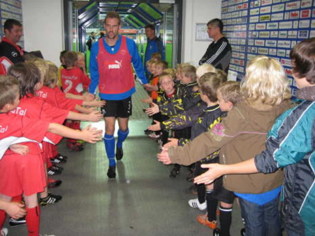 "Einlaufkids" in ENERGIE-TEAM-ARENA